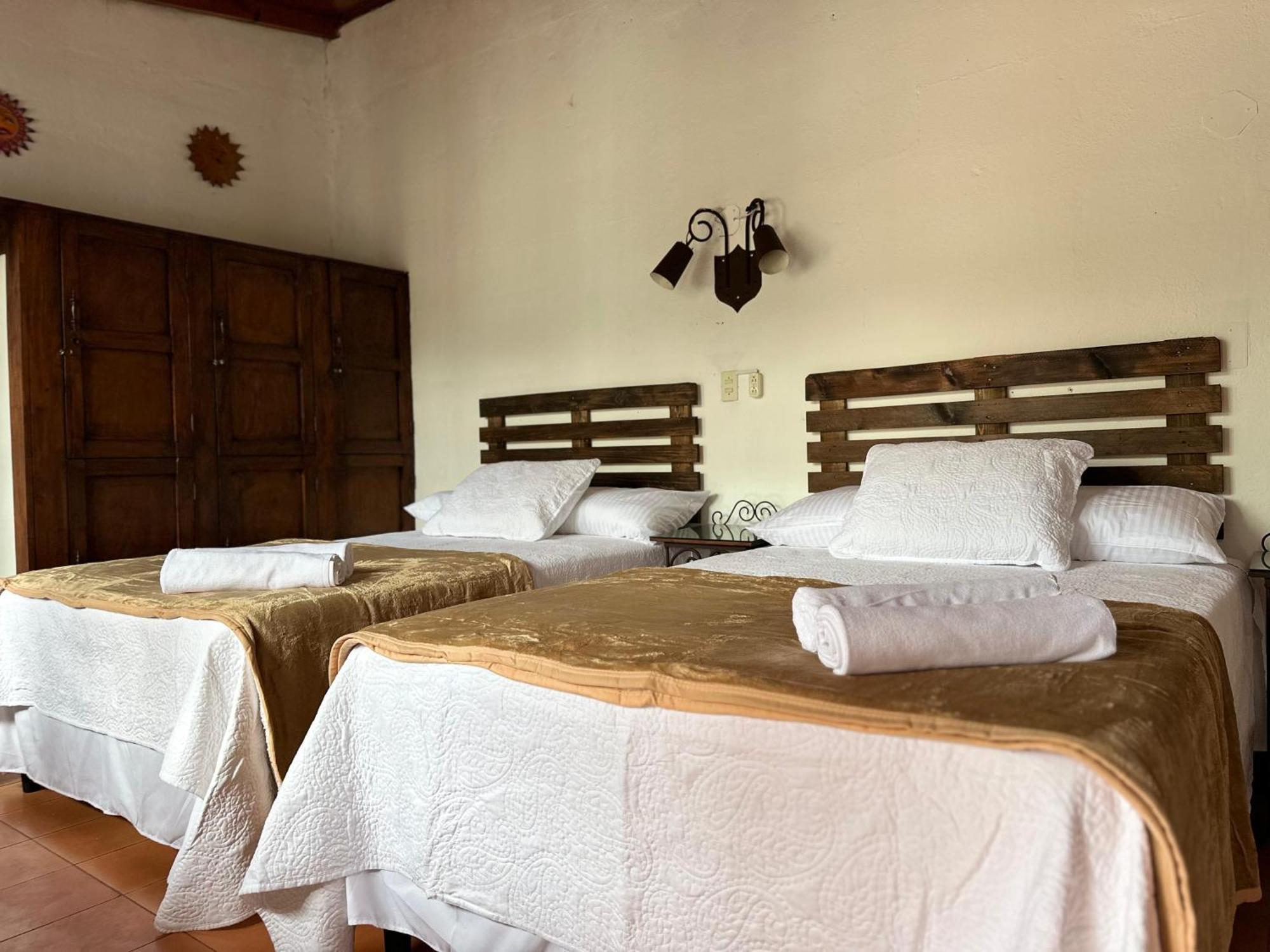 Hotel Casa Blanca Antigua Guatemala エクステリア 写真